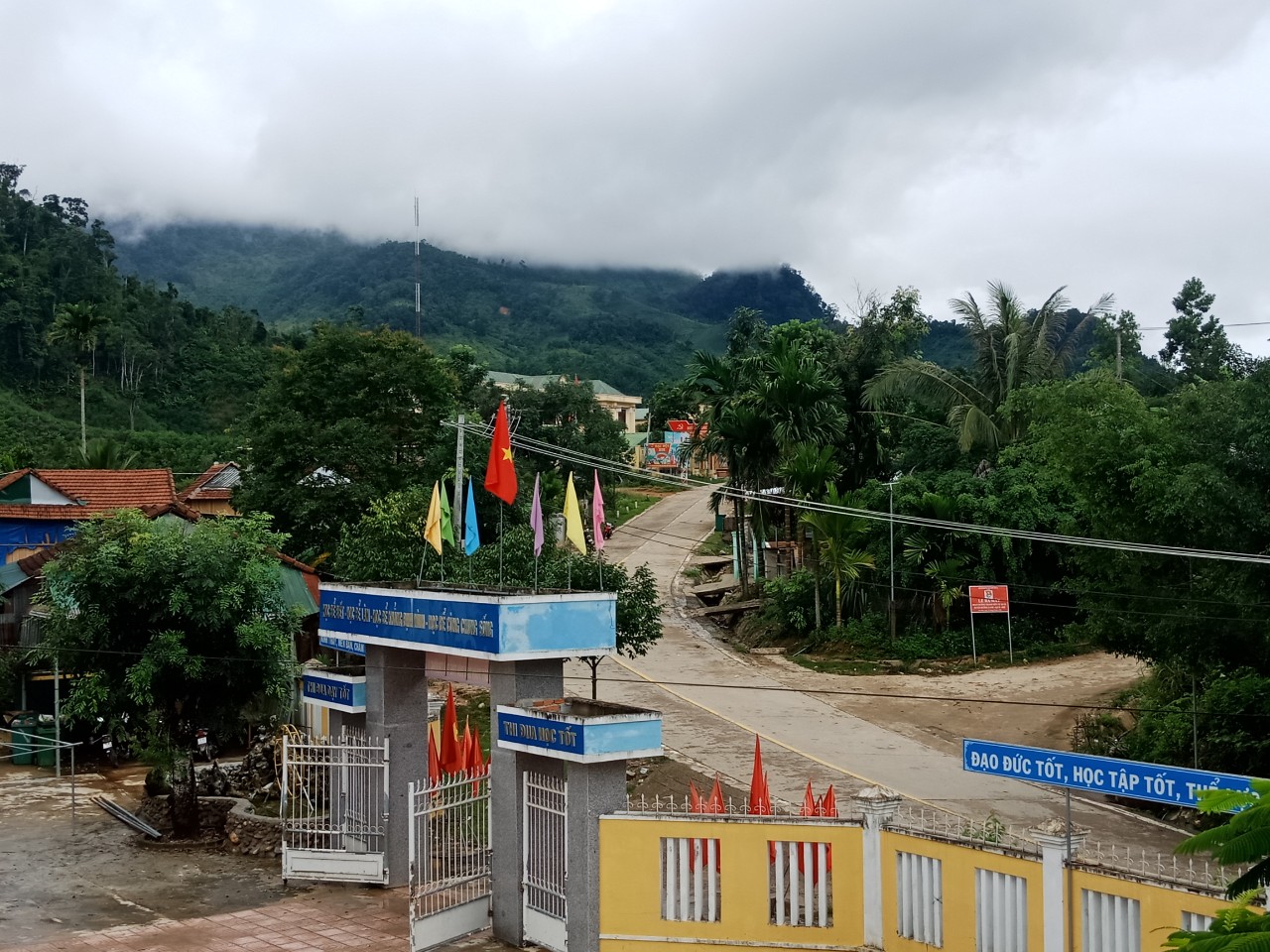 Thông báo: Về việc Check mã QR khi ra vào trường PTDTBT TH&THCS Sơn Bua để khai báo y tế, phòng chống dịch Covid-19